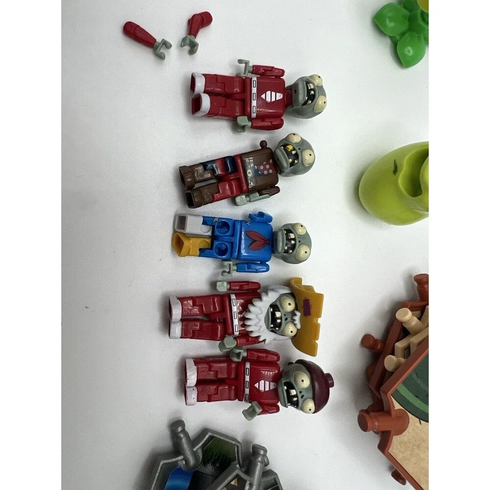 Lot Of Plants Vs Zombies K’Nex pieces Knex